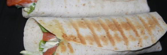 гриль-роллы с острыми колбасками джинга-джинга