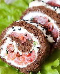 Хлебные роллы с сыром и форелью