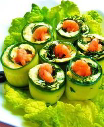 Огуречные роллы с яйцом и креветками