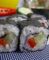 Постные роллы с огурцом