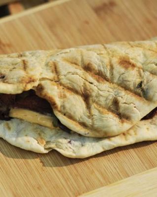 Ролл с пастромой