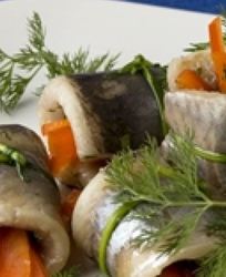 Роллы из селедки с овощами