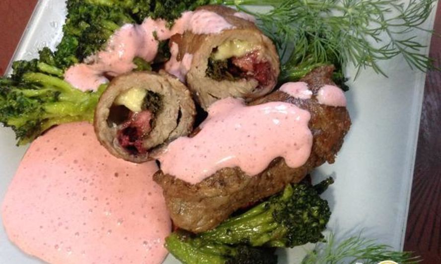 Рецепт роллов из телятины с клубничным соусом