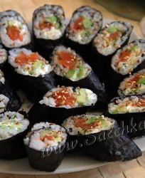 Роллы с авокадо и сливочным сыром