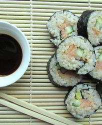 Роллы с копченым лососем