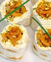 Роллы с креветками в карри