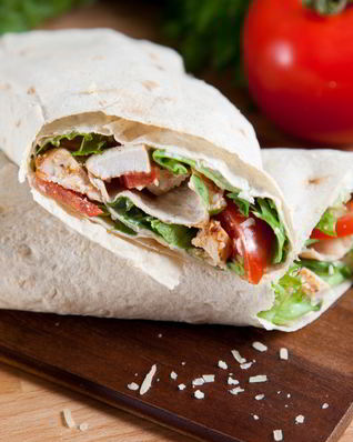 Роллы с куриной грудкой и салатом