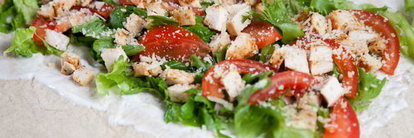 роллы с куриной грудкой и салатом