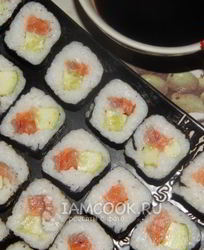 Роллы с семгой и огурцом