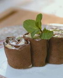 Сладкие блинные роллы