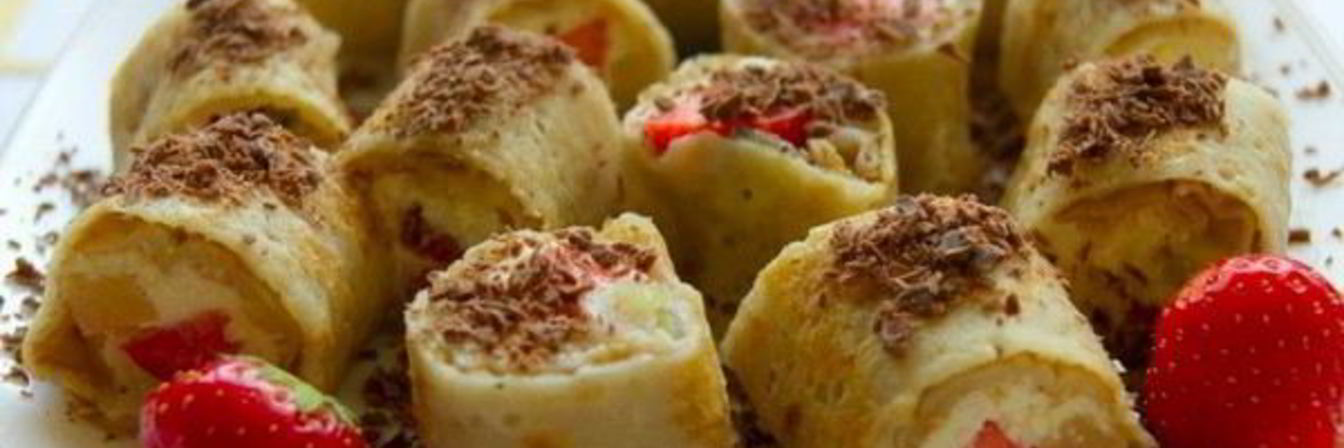 Сладкие творожные роллы с фруктами