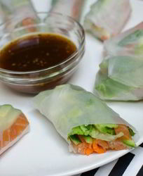 Спринг-роллы с лососем