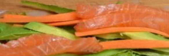 спринг-роллы с лососем