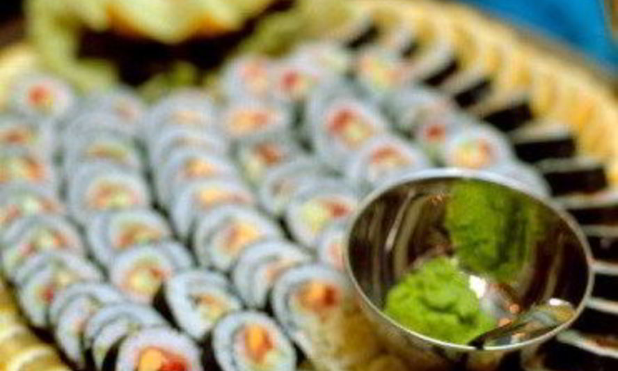 Рецепт теплых роллов с курицей, сыром и грибами