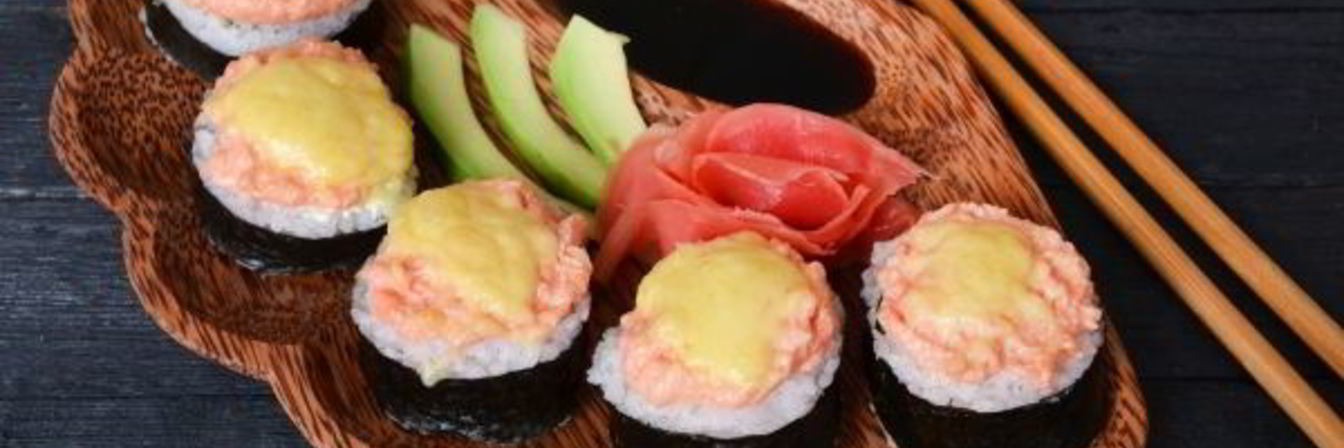 Запеченные роллы с курицей