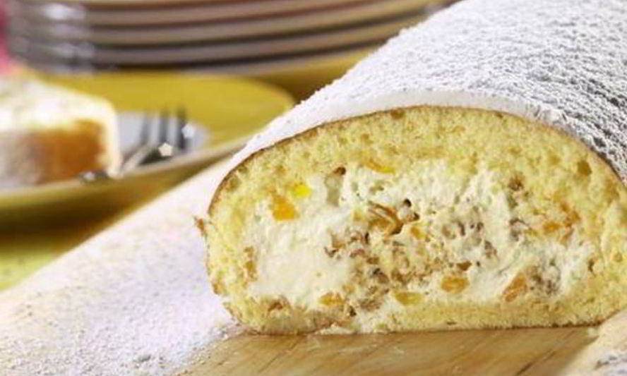 Рецепт бисквитного рулета с абрикосами и айвой