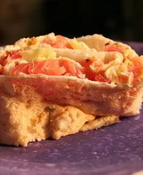 Быстрый рулет из лаваша с сыром и семгой