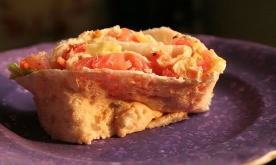 Рецепт быстрого рулета из лаваша с сыром и семгой