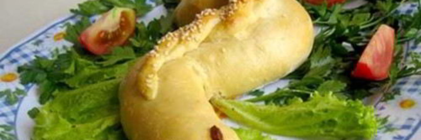 Горячий рулет Змея с начинкой из курицы и сыра