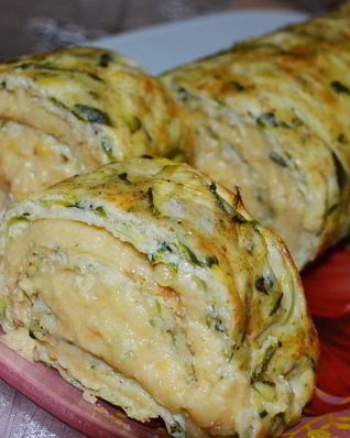 Кабачковый рулет с чечевицей