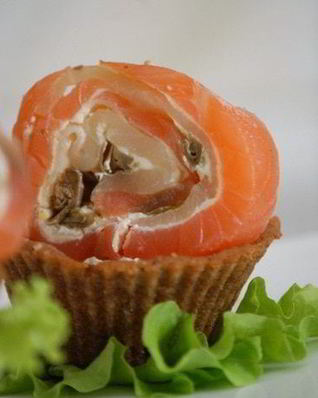 Хлебные корзинки с рыбным рулетом