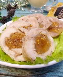 Куриный рулет с курагой и зернистой горчицей