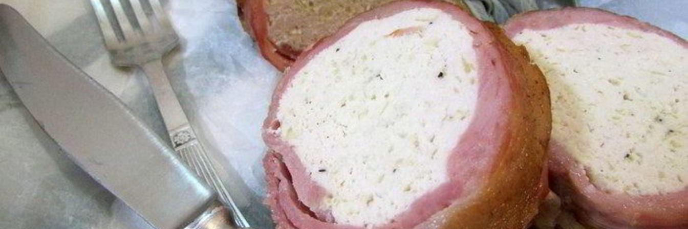 Куриный рулет с рикоттой и беконом