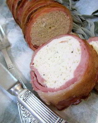 Куриный рулет с рикоттой и беконом