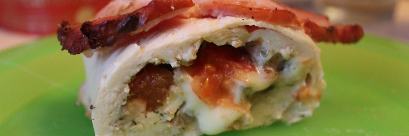 Куриный рулет, запеченный под карбонадом с мятой