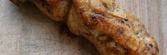 куриный рулетик с мятой и томатно-мятным соусом