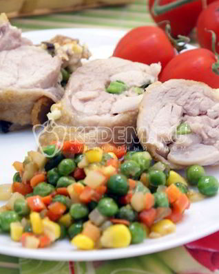 Куриные рулетики с черемшой и сыром