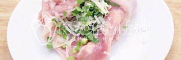 куриные рулетики с черемшой и сыром