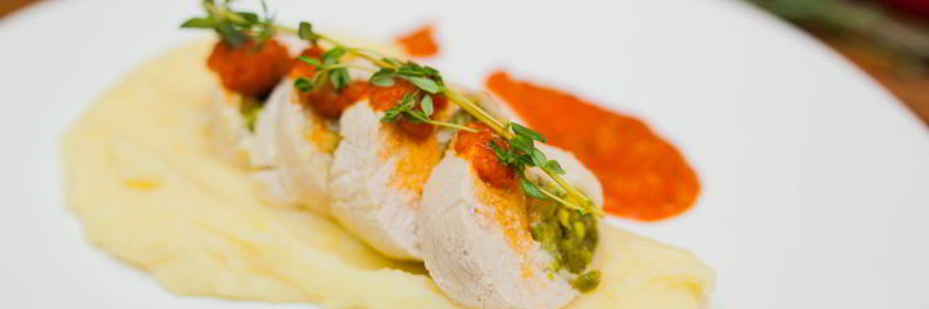 Куриные рулетики с фисташковой начинкой