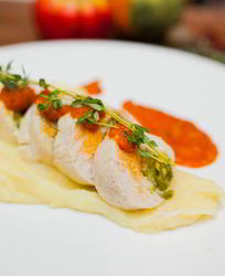 Куриные рулетики с фисташковой начинкой