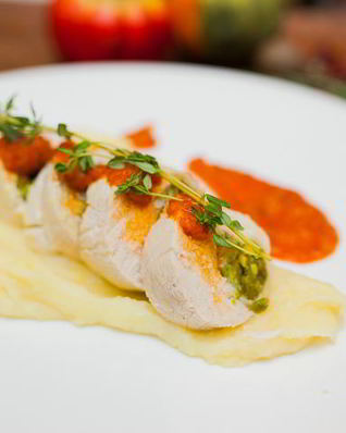 Куриные рулетики с фисташковой начинкой