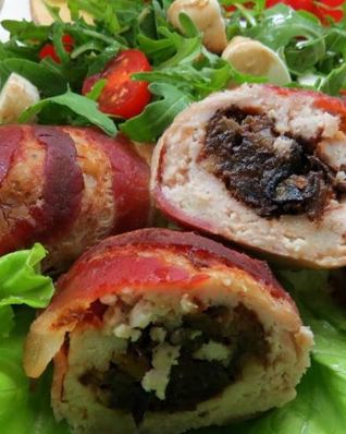 Куриные рулетики в беконе