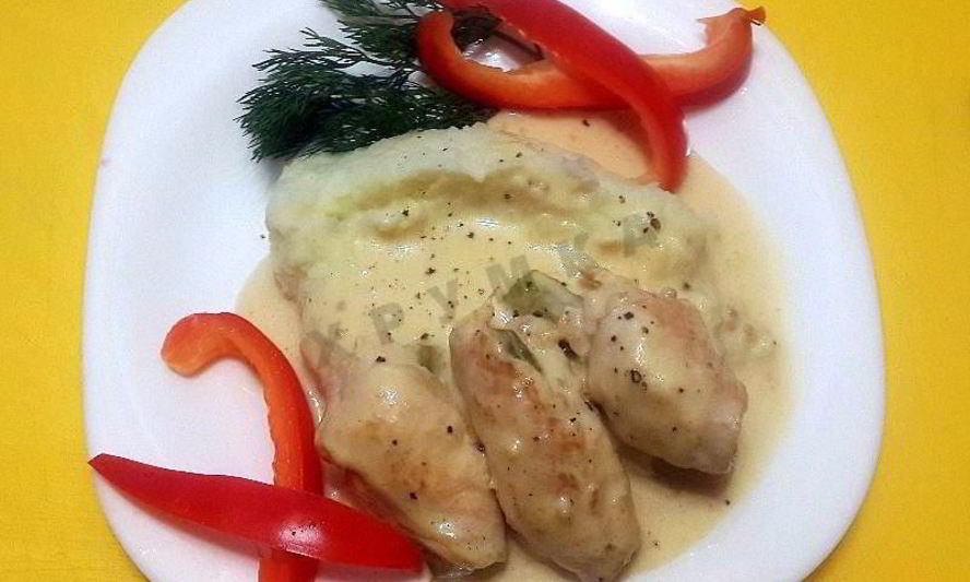 Рецепт куриных рулетиков в горчично-сливочном соусе