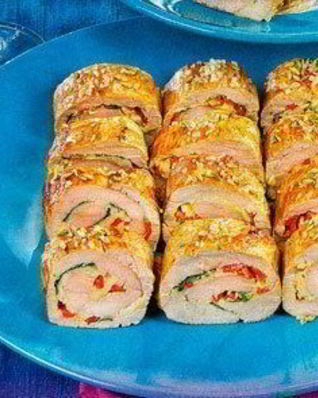 Куриные рулетики в кунжуте с сыром и перцем