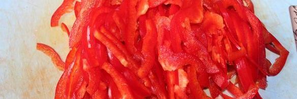 куриные рулеты с овощами и грудинкой