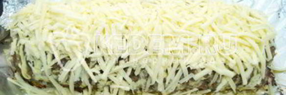 мясной рулет с грибами и сыром новогодний