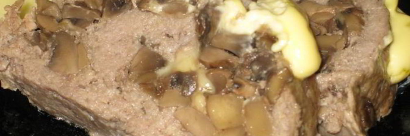 Мясной рулет с грибами и сыром