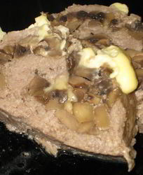 Мясной рулет с грибами и сыром