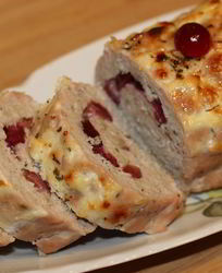 Мясной рулет с клюквой