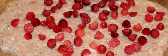 мясной рулет с клюквой