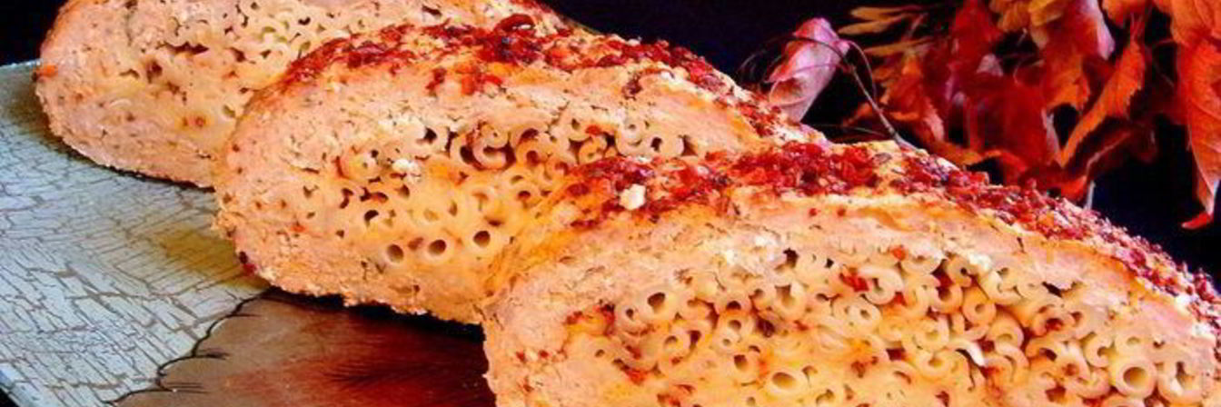 Мясной рулет с маккерончини, сыром и паприкой