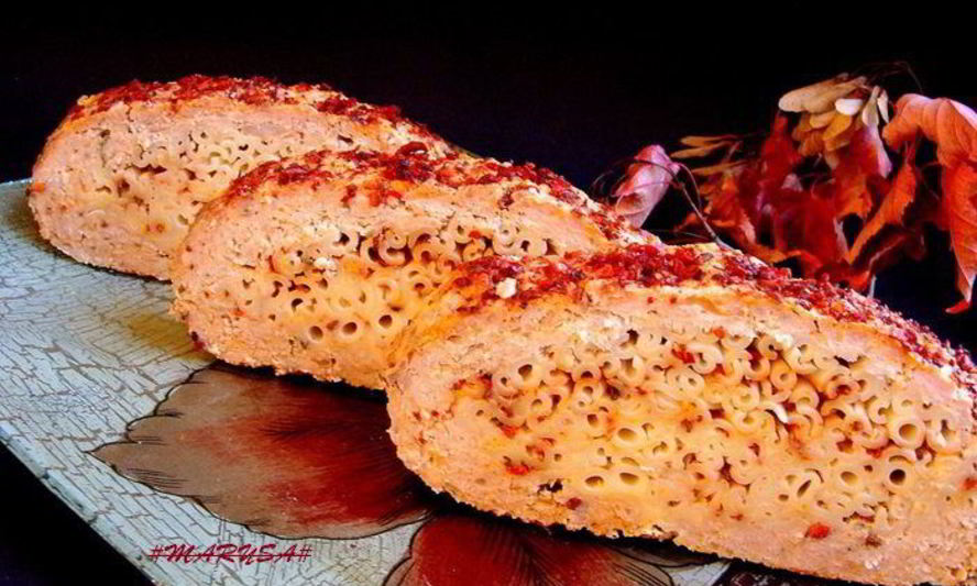 Рецепт мясного рулета с маккерончини, сыром и паприкой