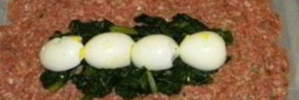 мясной рулет с вареными яйцами