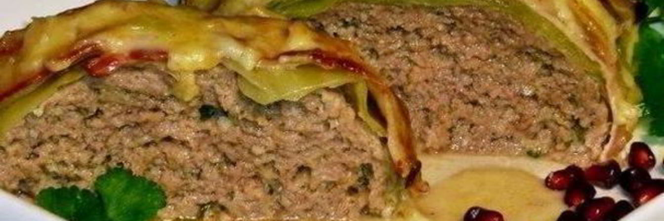 Мясной рулет в сливочно-сырном соусе