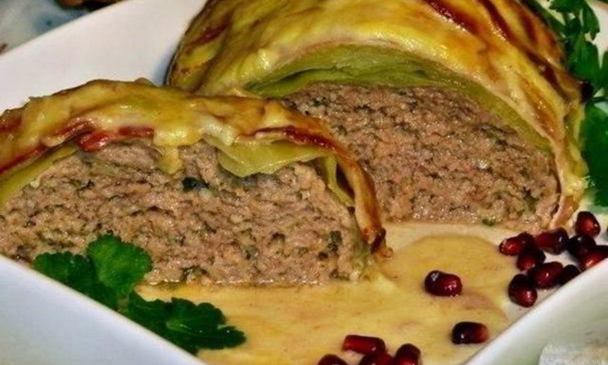 Рецепт мясного рулета в сливочно-сырном соусе