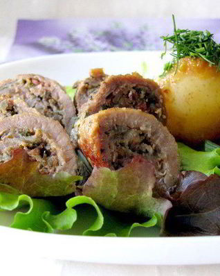 Мясные рулетики с грибами и беконом